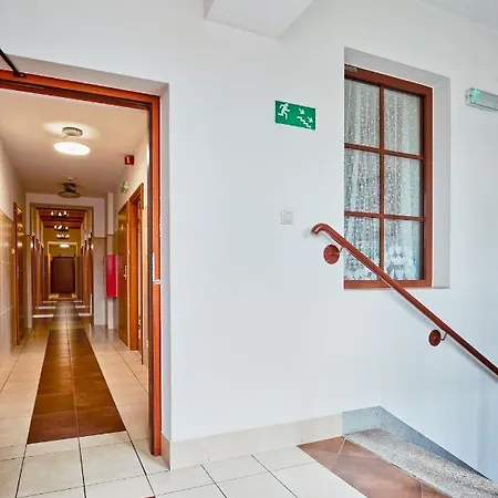 Quadrans And Caffee Na Dworcu Kolejowym Modlin 7 Min Jazdy Lotniskowym Autobusem Wahadlowym * Nowy Dwór Mazowiecki