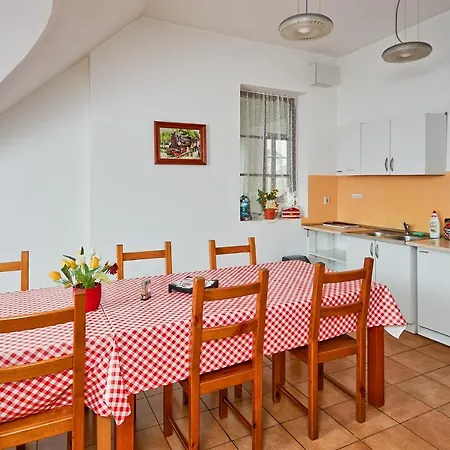 Quadrans And Caffee Na Dworcu Kolejowym Modlin 7 Min Jazdy Lotniskowym Autobusem Wahadlowym Nowy Dwór Mazowiecki