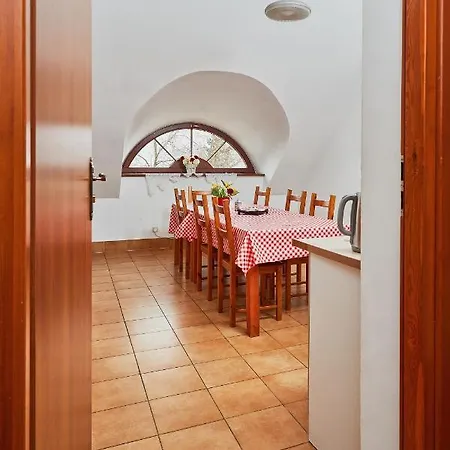 Hostel Quadrans And Caffee Na Dworcu Kolejowym Modlin 7 Min Jazdy Lotniskowym Autobusem Wahadlowym *