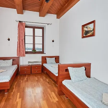 Quadrans And Caffee Na Dworcu Kolejowym Modlin 7 Min Jazdy Lotniskowym Autobusem Wahadlowym