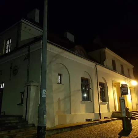 Quadrans And Caffee Na Dworcu Kolejowym Modlin 7 Min Jazdy Lotniskowym Autobusem Wahadlowym *