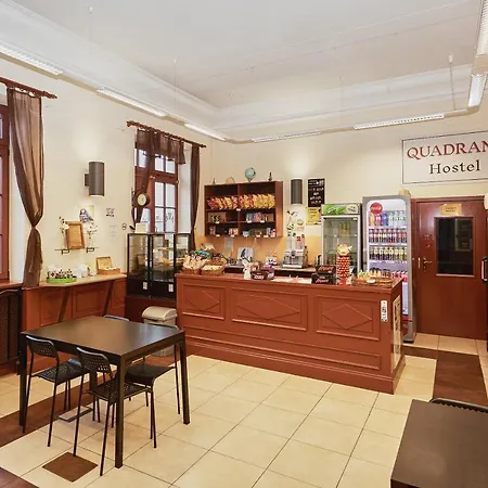 Auberge de jeunesse Quadrans And Caffee Na Dworcu Kolejowym Modlin 7 Min Jazdy Lotniskowym Autobusem Wahadlowym *
