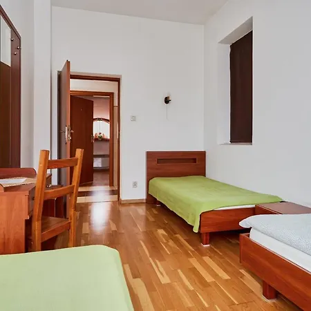 Quadrans And Caffee Na Dworcu Kolejowym Modlin 7 Min Jazdy Lotniskowym Autobusem Wahadlowym Nowy Dwór Mazowiecki