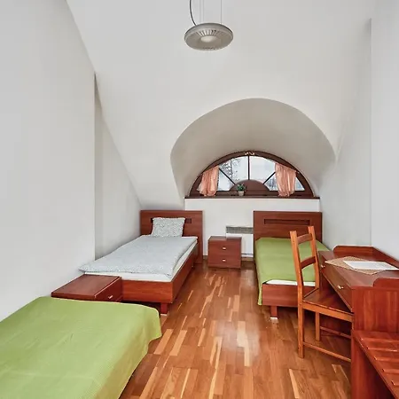 Quadrans And Caffee Na Dworcu Kolejowym Modlin 7 Min Jazdy Lotniskowym Autobusem Wahadlowym