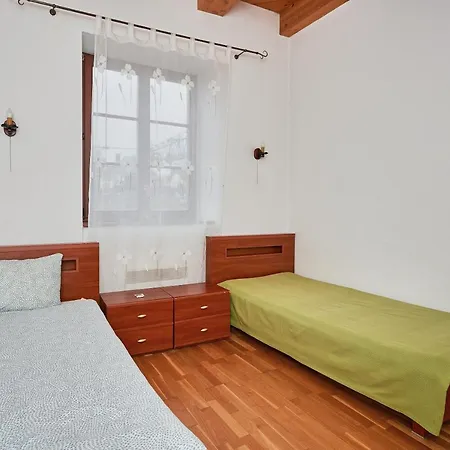 Quadrans And Caffee Na Dworcu Kolejowym Modlin 7 Min Jazdy Lotniskowym Autobusem Wahadlowym Hostel